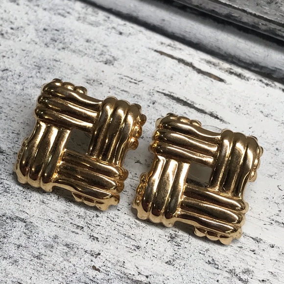 🌻4/$20 Vintage Gold Coloured Metal Basketweave Pattern Earrings Pushbacks - Picture 5 of 7